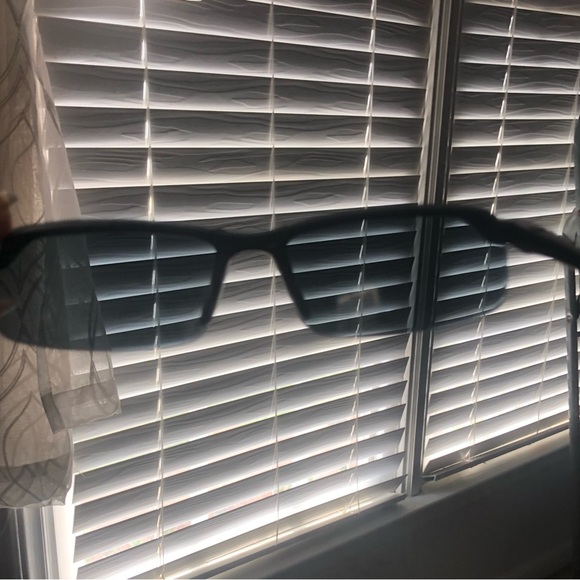 Like new, unisex lightweight polarized night/sport glasses with sport pc frame. - Picture 4 of 10